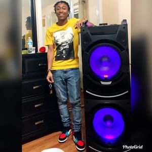 Meet your Posher, Naee